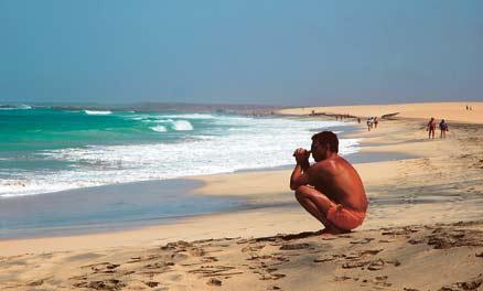 Är du ute efter bad och avkoppling kan en semester i Kap Verde vara perfekt. På stranden i Santa Maria behöver du inte trängas med andra. Men se upp för vågorna.