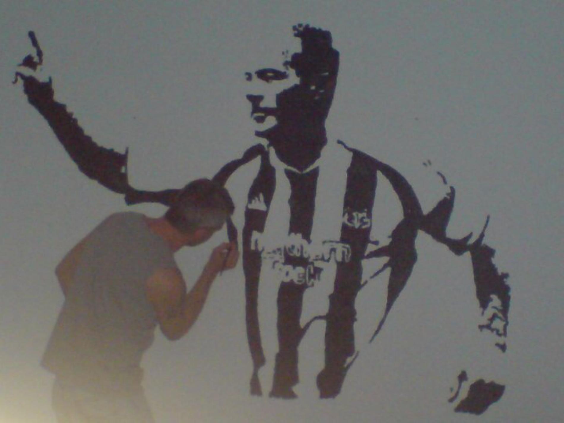 Väggmålning Rolf har gjort föreställande Newcastle-ikonen Alan Shearer.