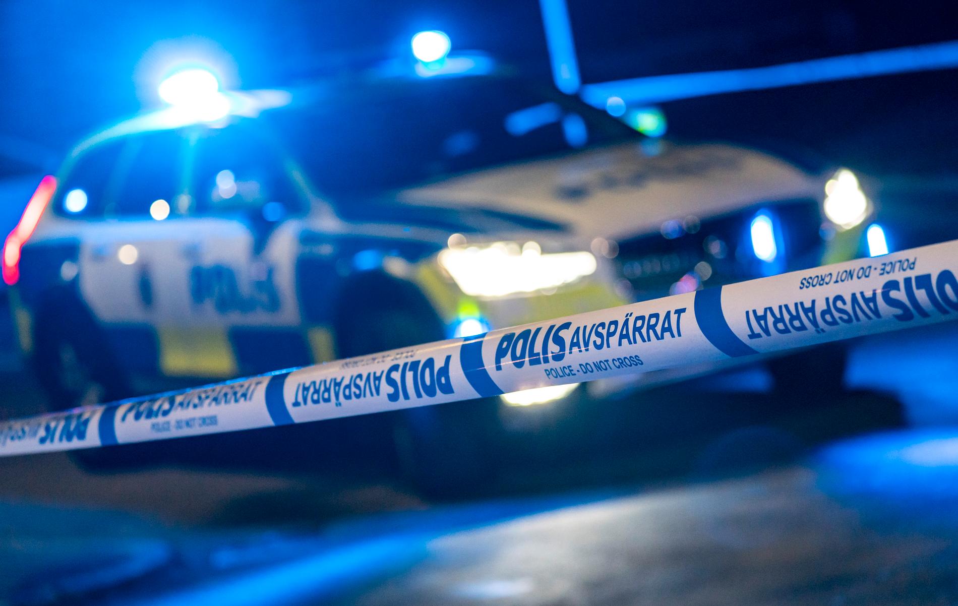 Ett dussintal polisbilar sågs under torsdagskvällen i östra Blekinge, där en man sedan greps misstänkt för grovt vapenbrott. Arkivbild.