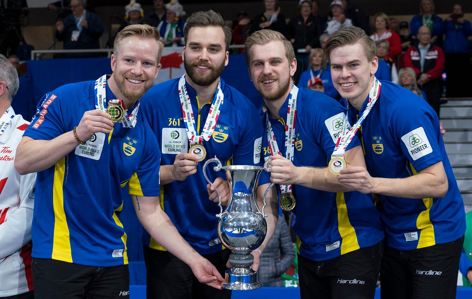 Svenska guldlaget Niklas Edin, Oskar Eriksson, Rasmus Wranå och Christoffer Sundgren.