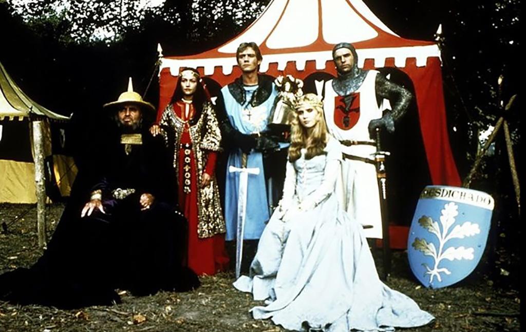 James Mason, Sam Neill, Anthony Andrews, Lysette Anthony, och Olivia Hussey i ”Ivanhoe” från 1982.
