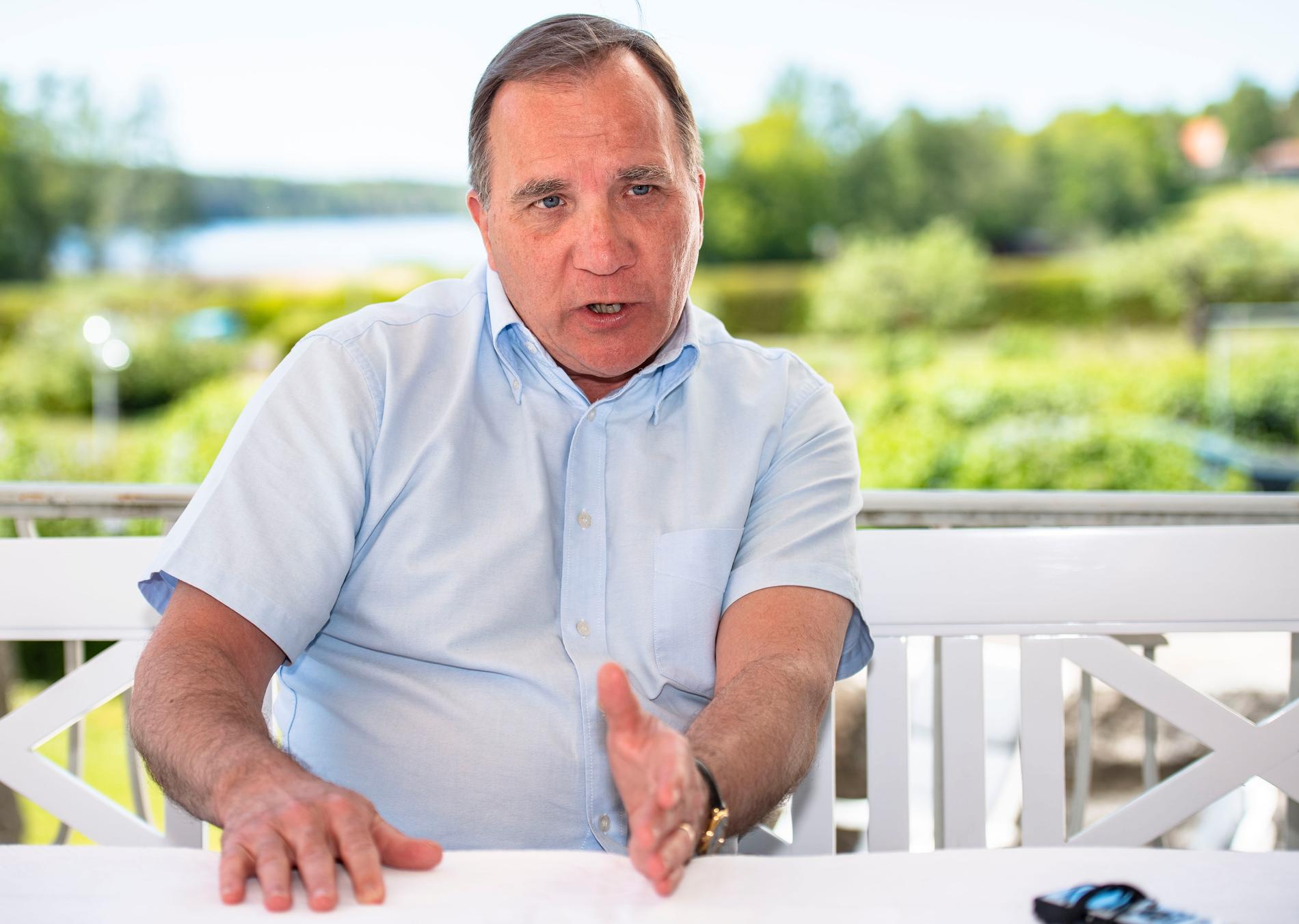 Stefan Löfven kallar Vänsterpartiets hot att fälla regeringen för ”prematurt”.