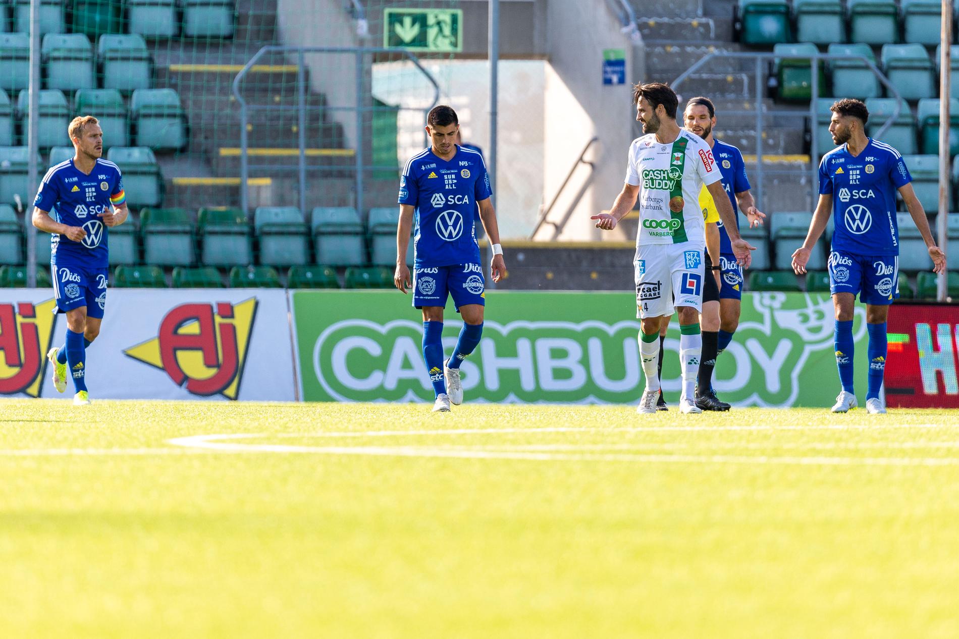 Sundsvalls spelare deppar efter Varbergs andra mål. 