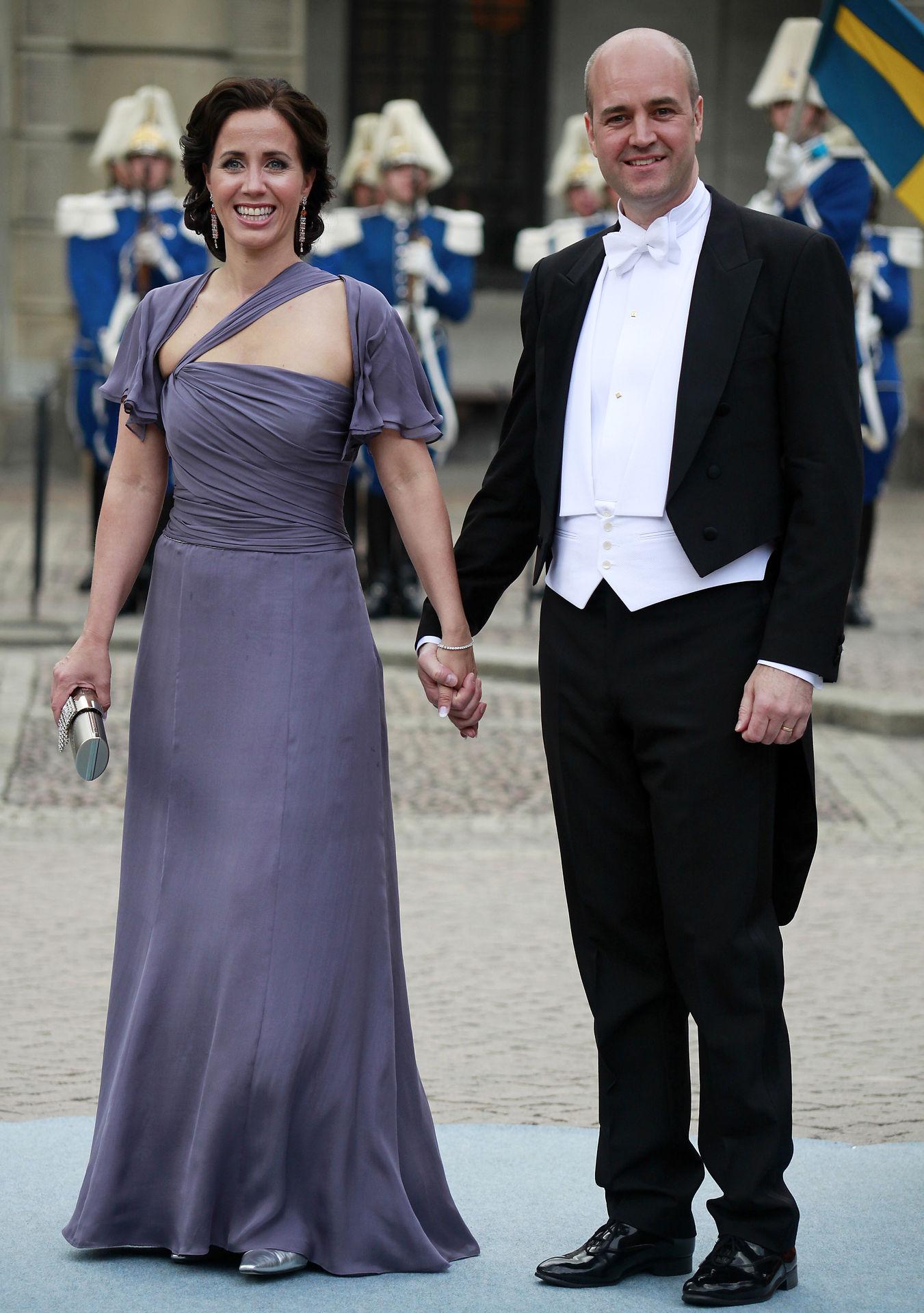 Statsminister Fredrik Reinfeldt med Filippa Reinfeldt kom också på vigseln i Storkyrkan.