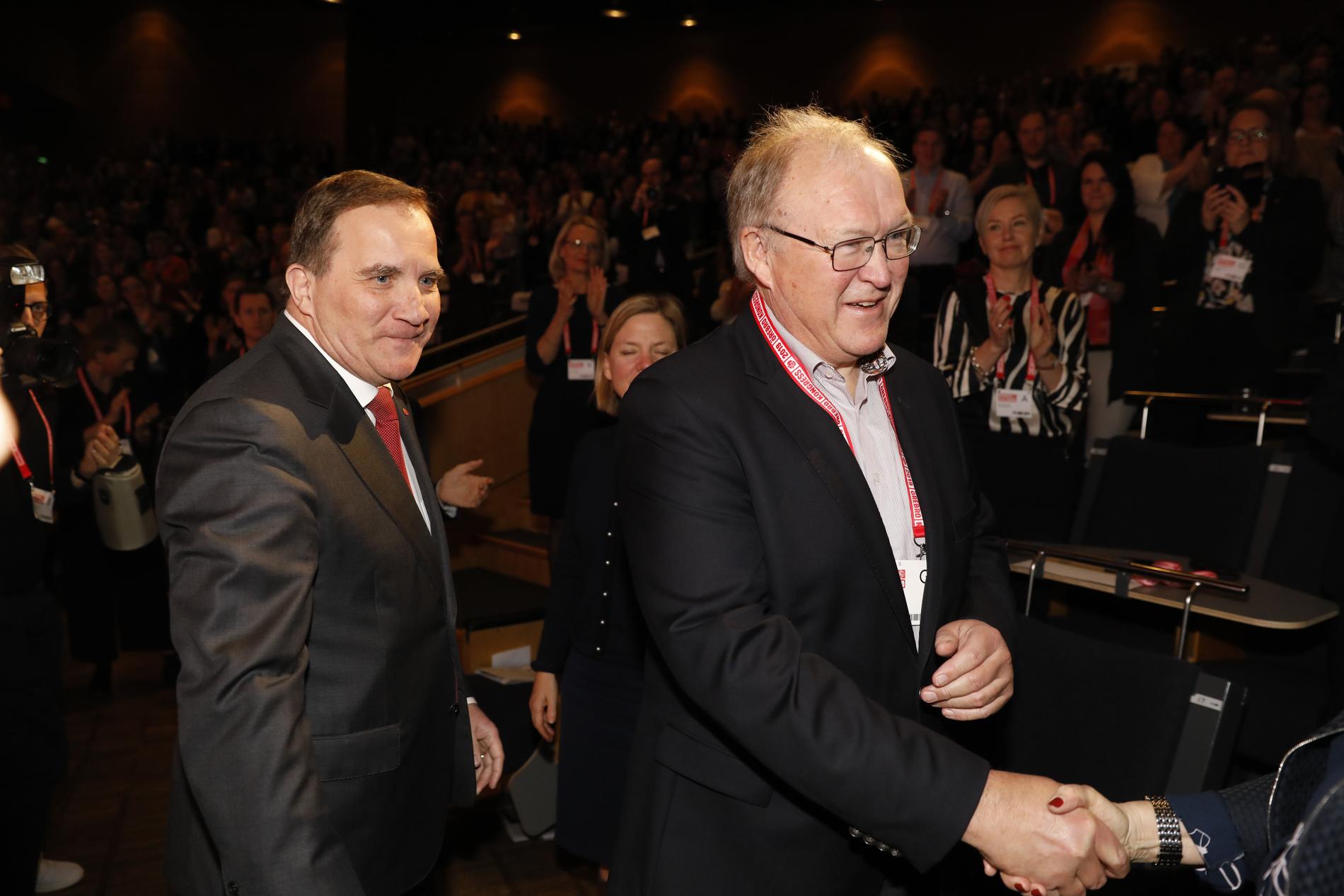 Statsminister Stefan Löfven tillsammans med tidigare statsministern Göran Persson på Socialdemokraternas kongress i Örebro.