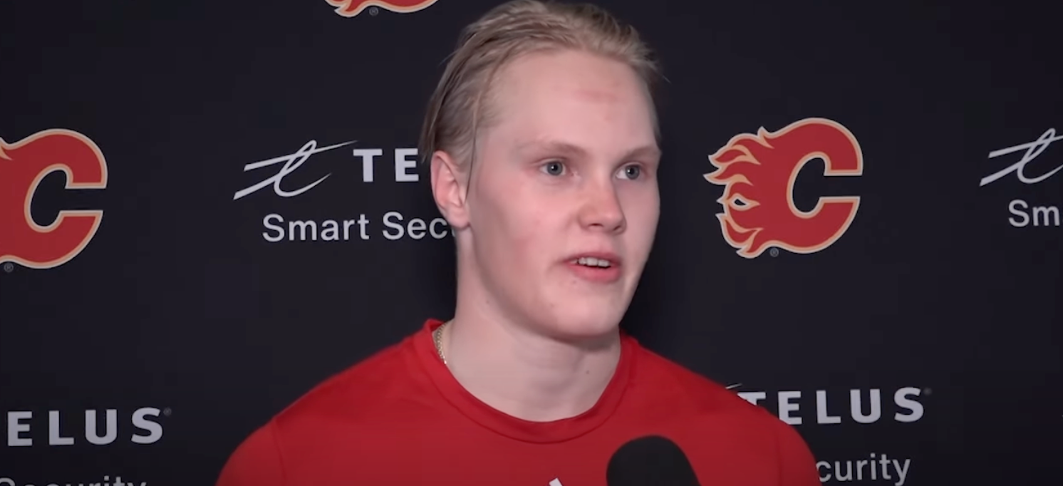 Topi Rönni i samband med NHL-laget Calgary Flames träningsläger 2022.