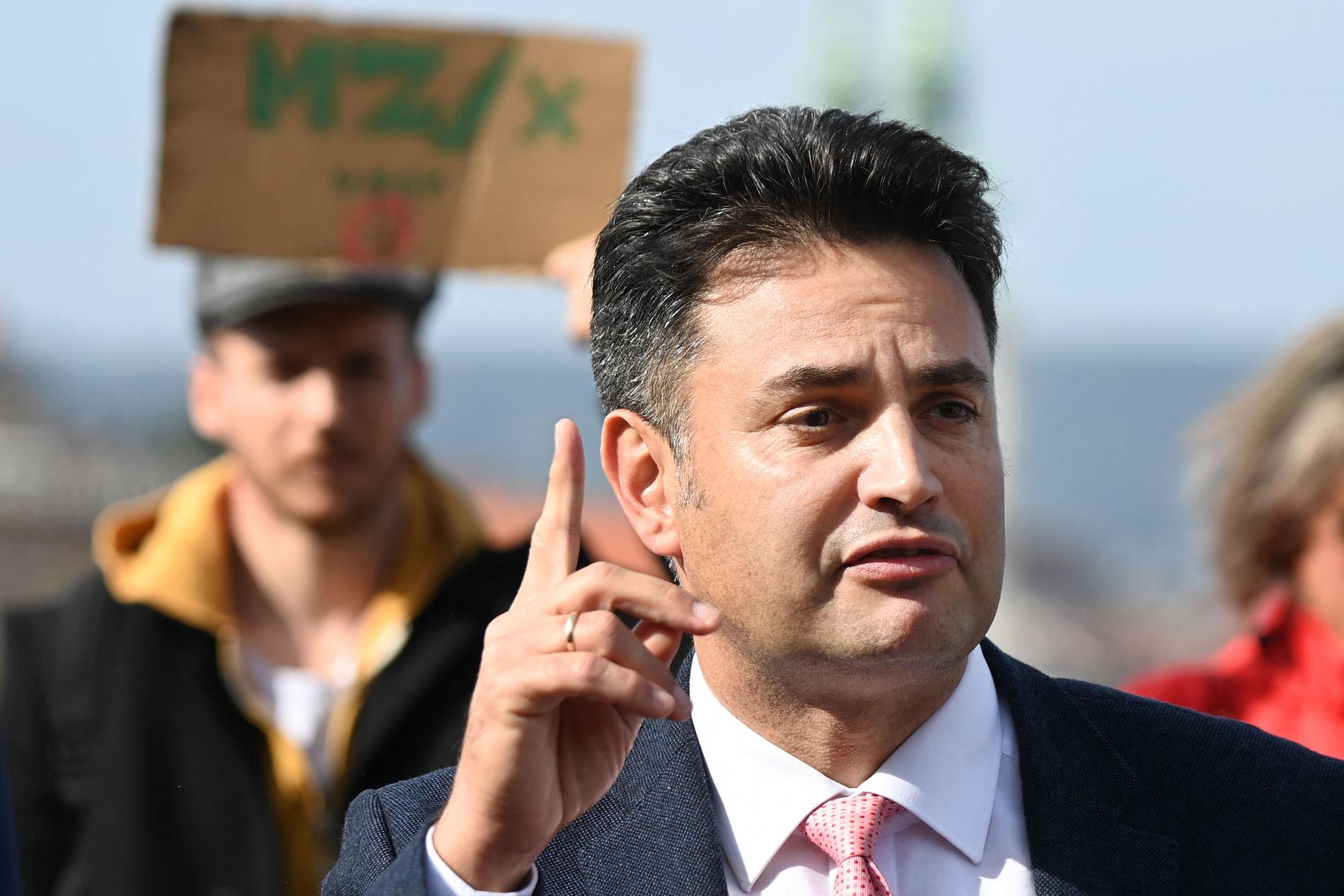 Borgmästare Peter Marki-Zay, från staden Hódmezővásárhely, blir oppositionens gemensamma kandidat mot premiärminister Viktor Orbáns parti Fidesz.