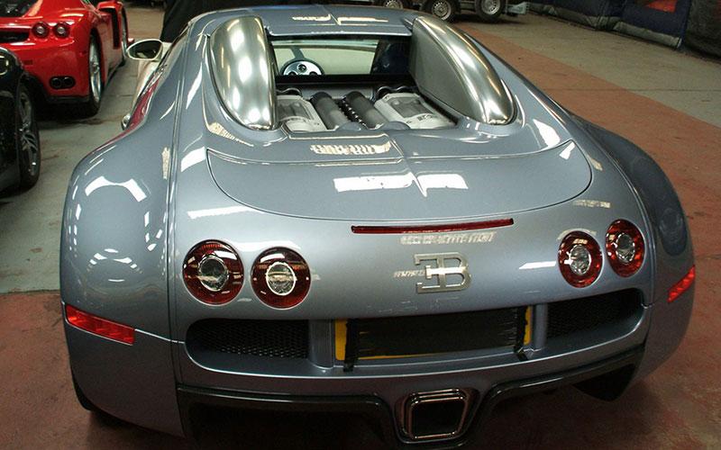 Världens snabbaste bil Bugatti Veyron.