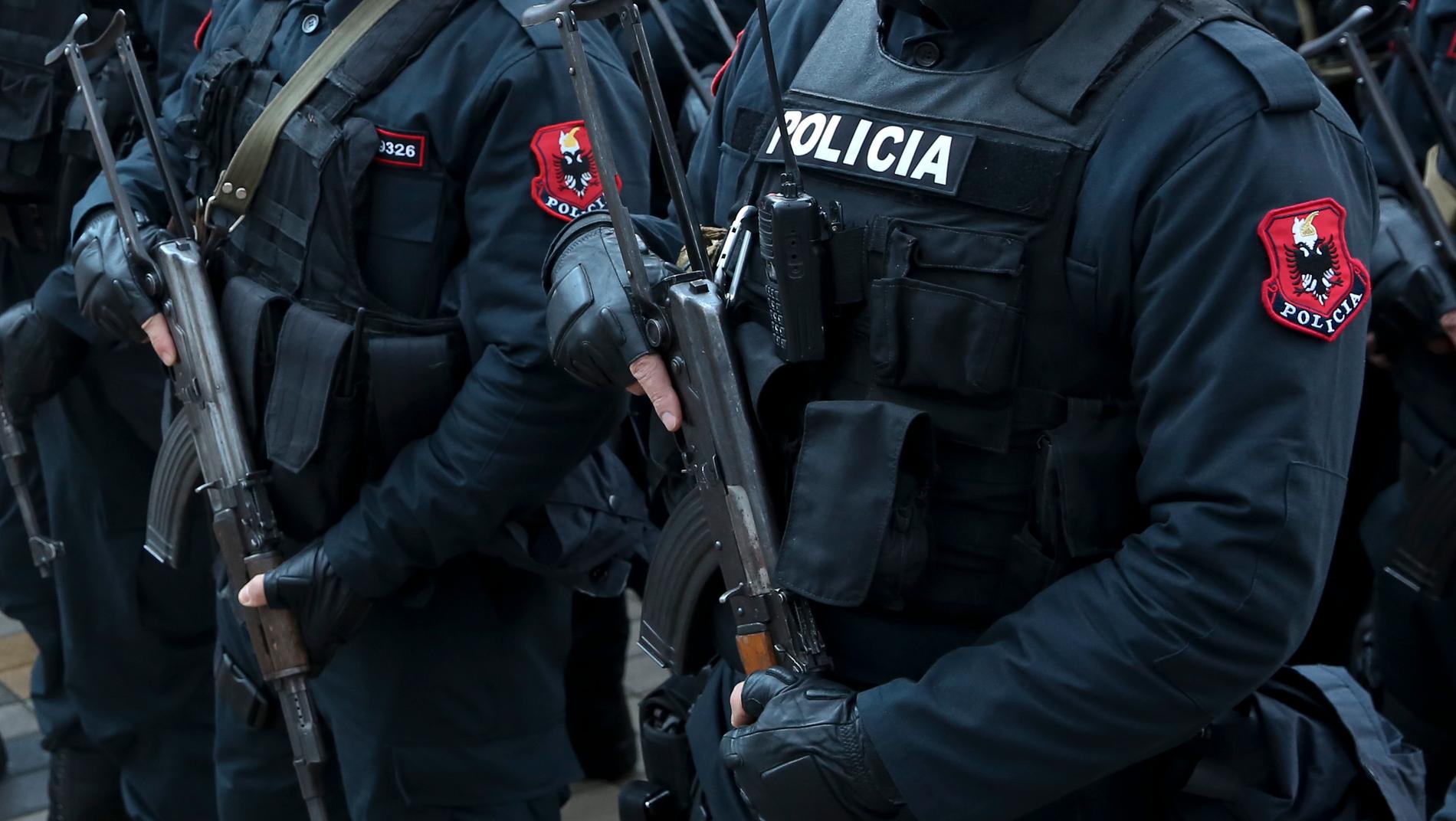 En 21-årig svensk greps av albansk polis i måndags med 19 pistoler på sig. Arkivbild.