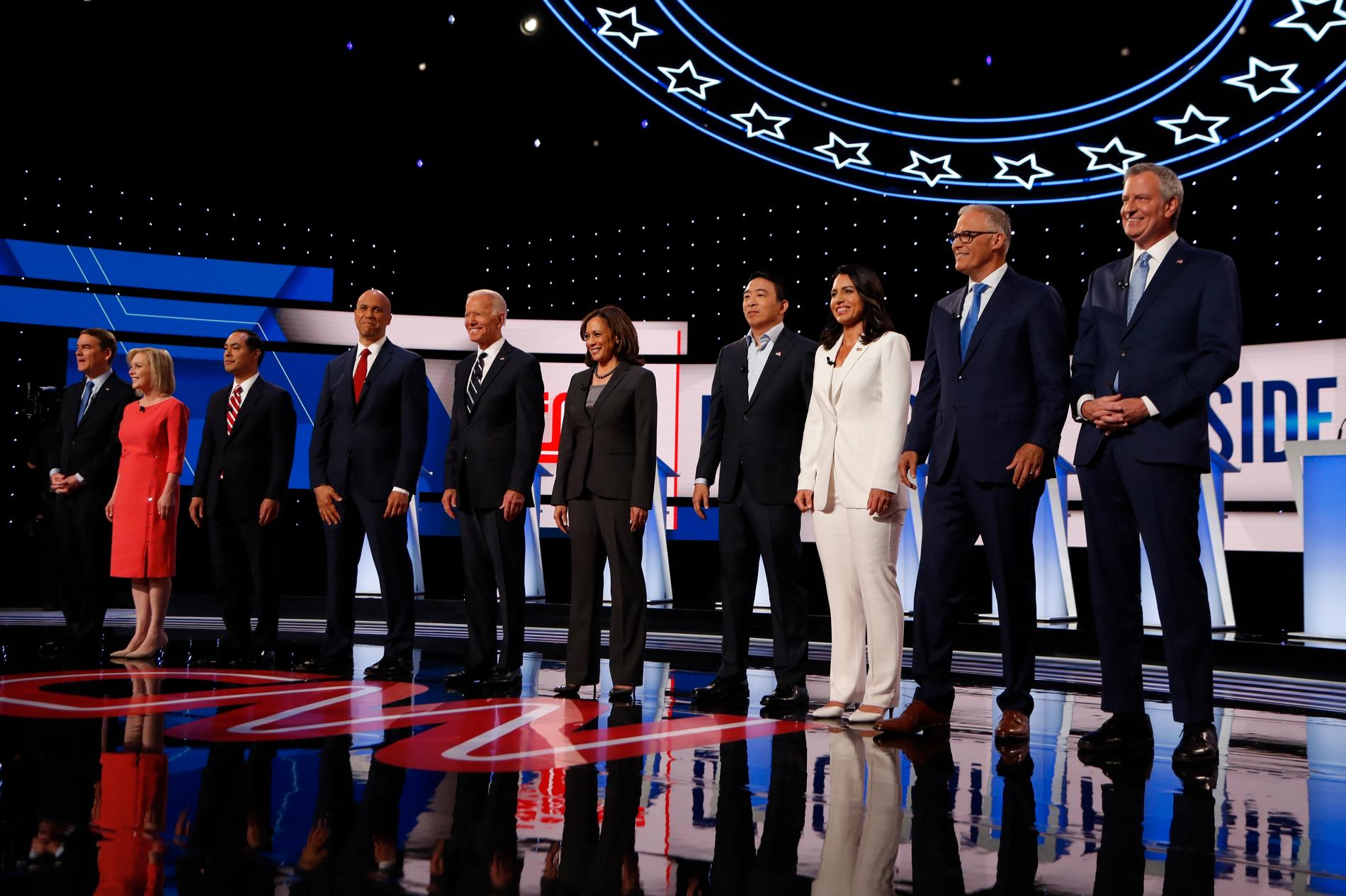 Tio presidentkandidater från Demokraterna debatterade i Detroit.
