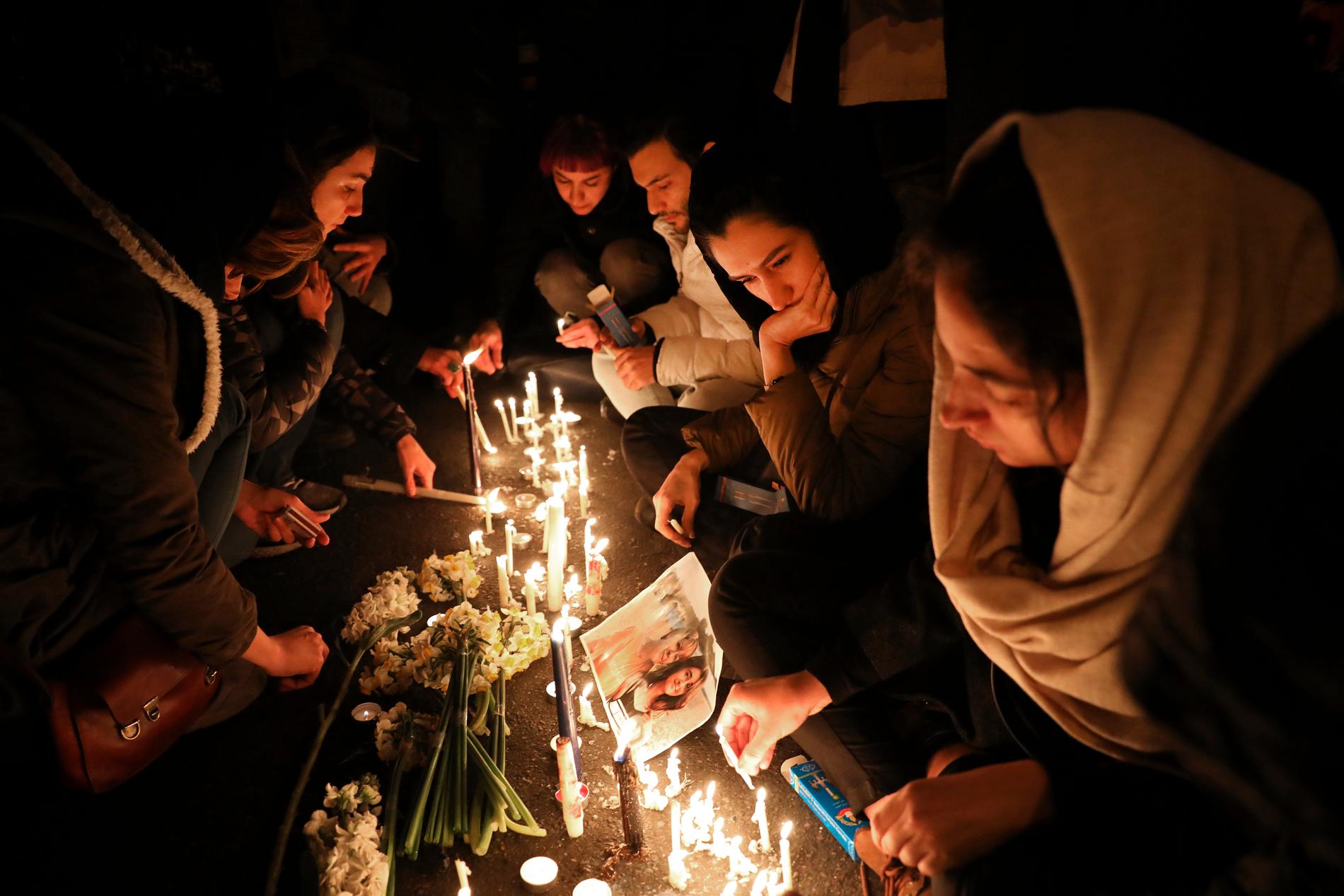 Människor samlades i helgen i Teheran för en minnesstund för offren i flygkraschen.