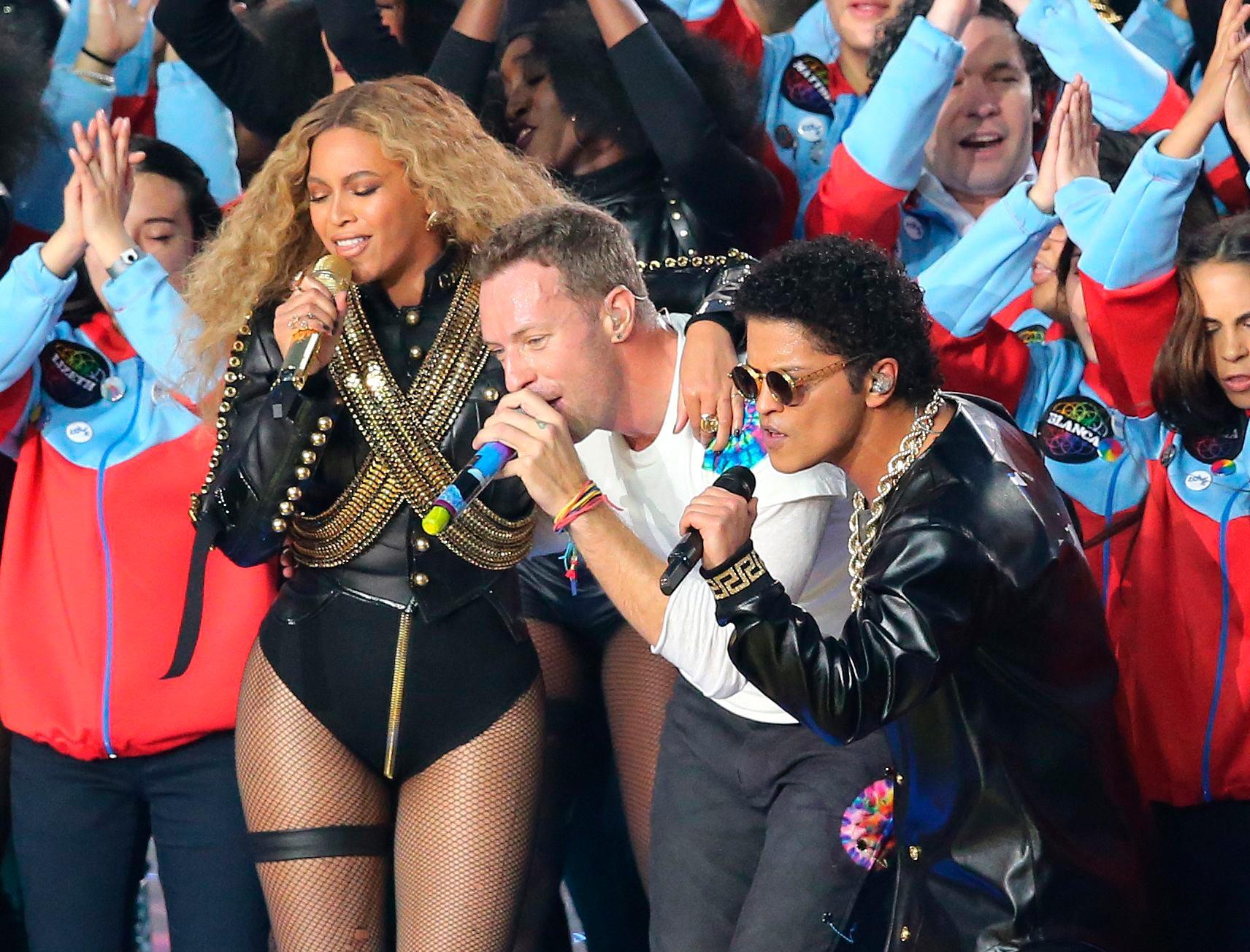 Beyoncé, Coldplay och Bruno Mars på Superbowl.