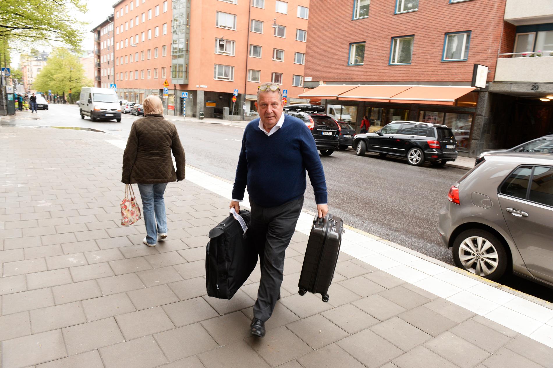 På onsdagsmorgonen kom Anders Lindström tillbaka till Sverige, dagen efter att han dömts för stöld i Hongkong.
