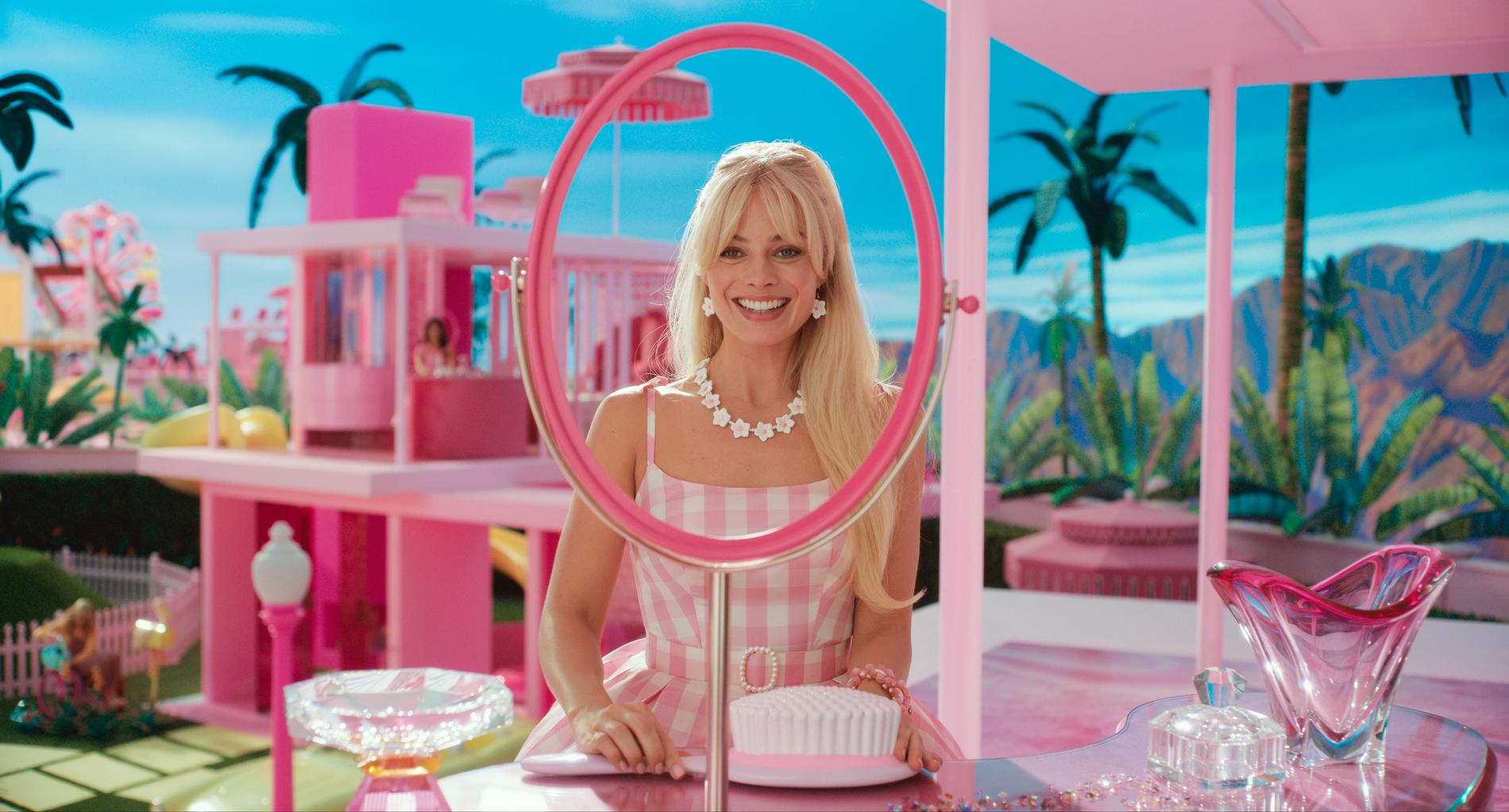 Margot Robbie spelar Barbie. Pressbild.