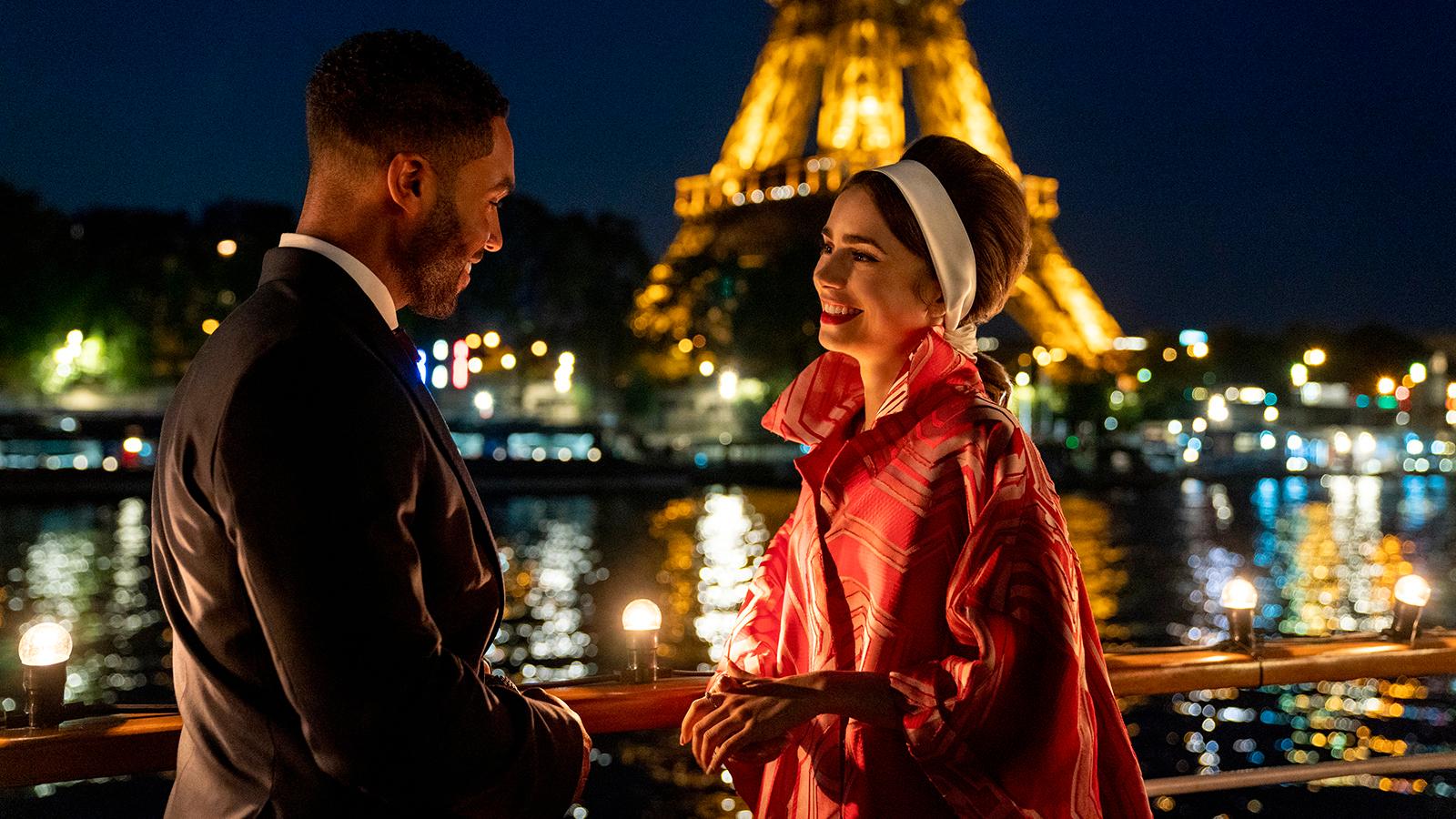 Lucien Laviscount och Lily Collins i ”Emily in Paris”.
