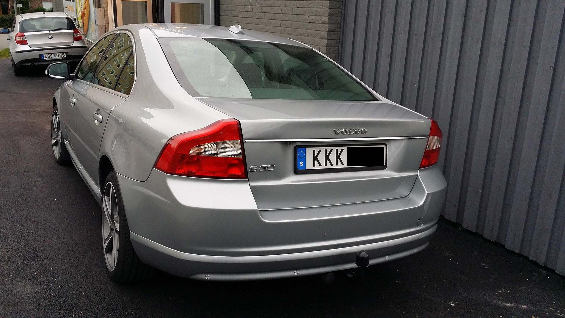 En Aftonbladet-läsare har uppmärksammat en bil med reg-skylten KKK.