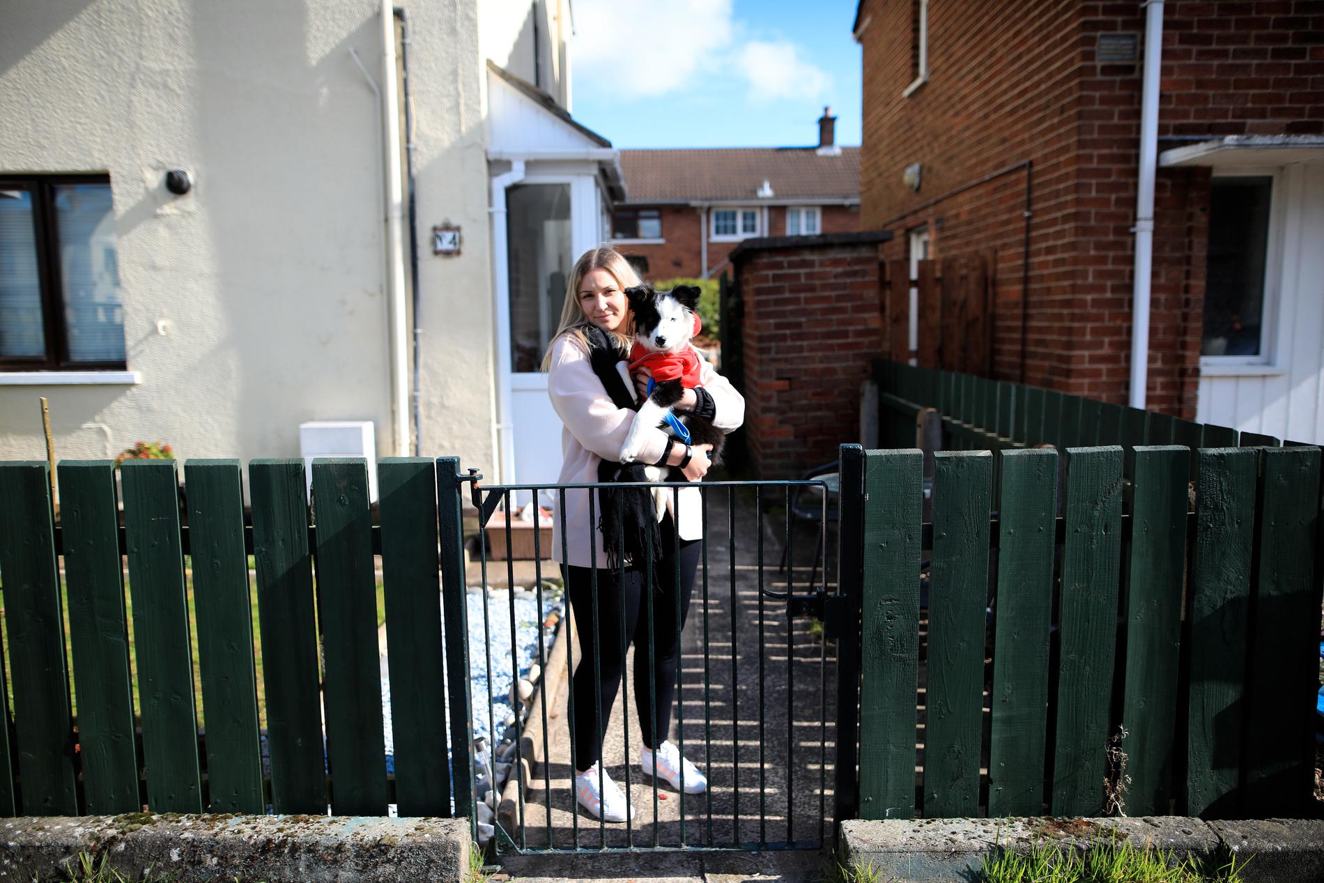 Linn Ahlborg, 26, bor i ett radhus i södra Belfast med sin sambo Matthew och hunden Ollie. 