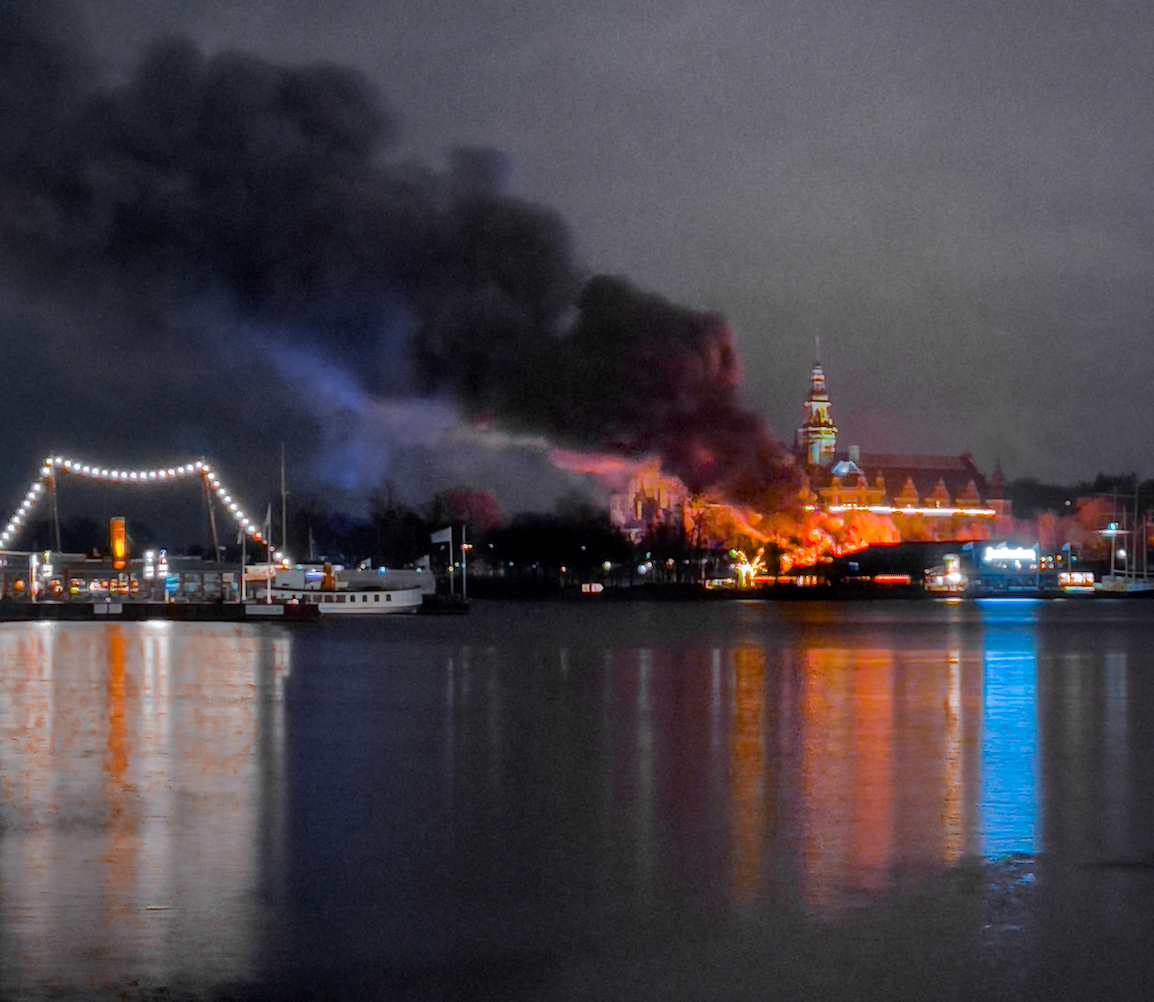 En brand bröt i natt ut på en restaurang i närheten av Nordiska museet