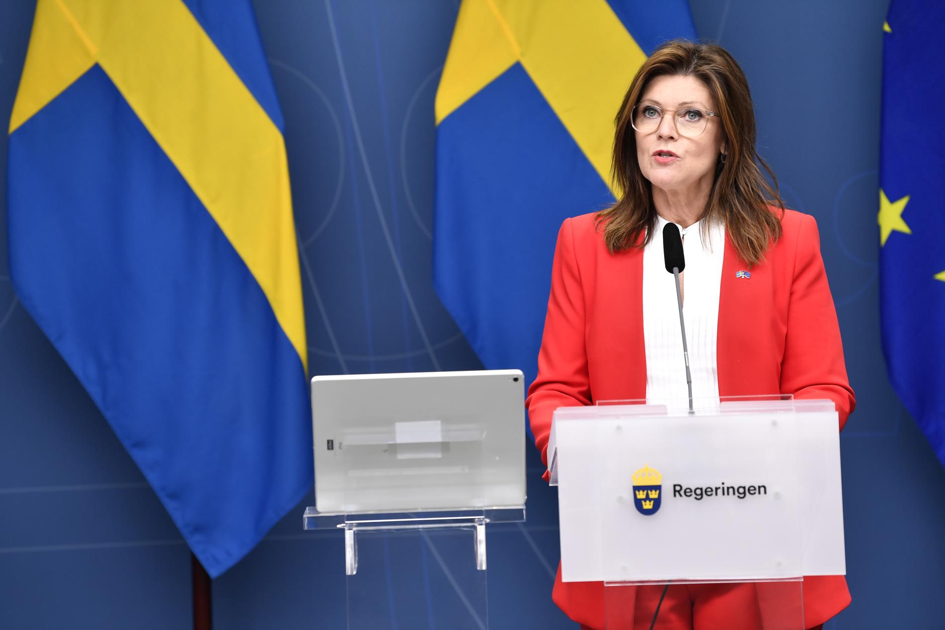 Arbetsmarknadsminister Eva Nordmark under pressträffen.