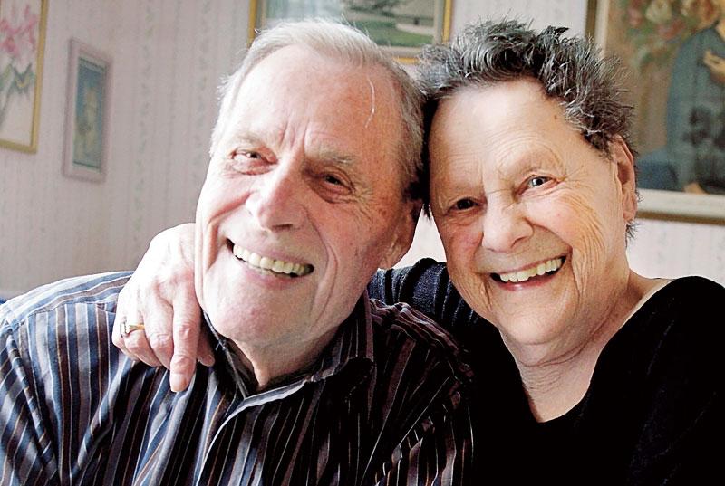 ”Det var som en blixt”, säger Maj-Lis och Karl-Johan om mötet på återträffen år 2000. Då var de 75 år gamla. Sedan den dagen är de ett par.