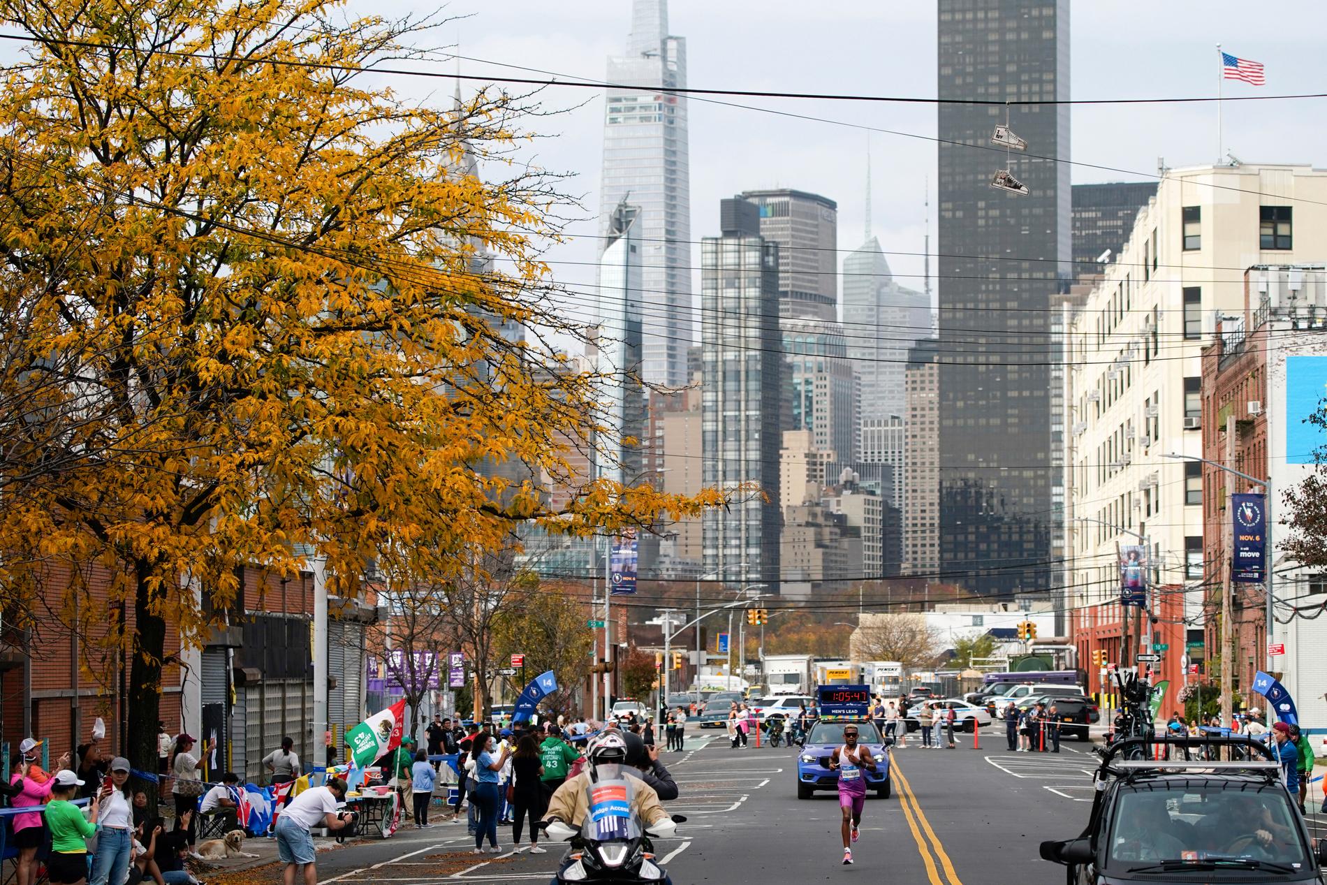 Daniel do Nascimento var på väg mot segern i New York City Marathon.
