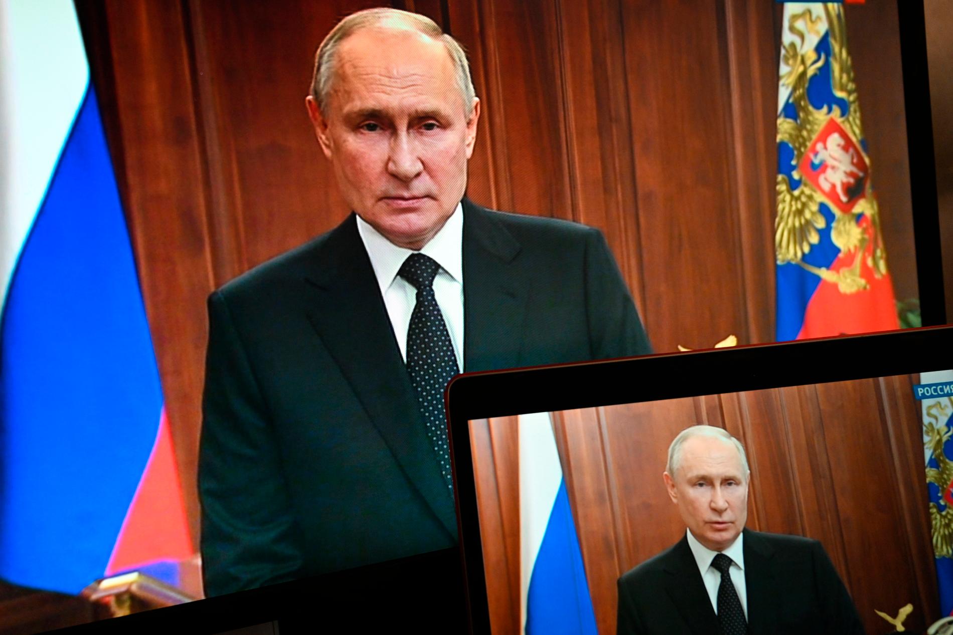 Putin på skärm under talet till folket under Wagnergruppens kuppförsök i helgen.