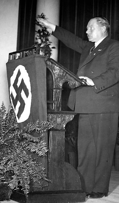 Svenske nazistledaren Martin Ekström i talarstolen 1935.