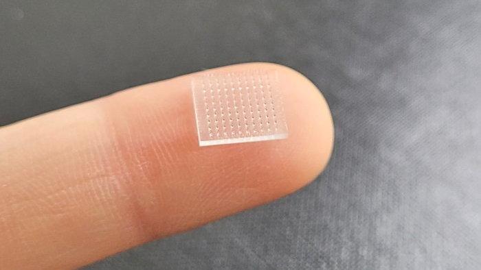 I framtiden kanske man kan få sitt vaccin via en sån här plastbit.