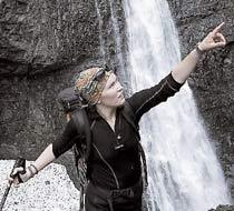 Ända dit upp ska vi, konstaterar Resas reporter Petra Månström innan hon fortsätter vandringen.
