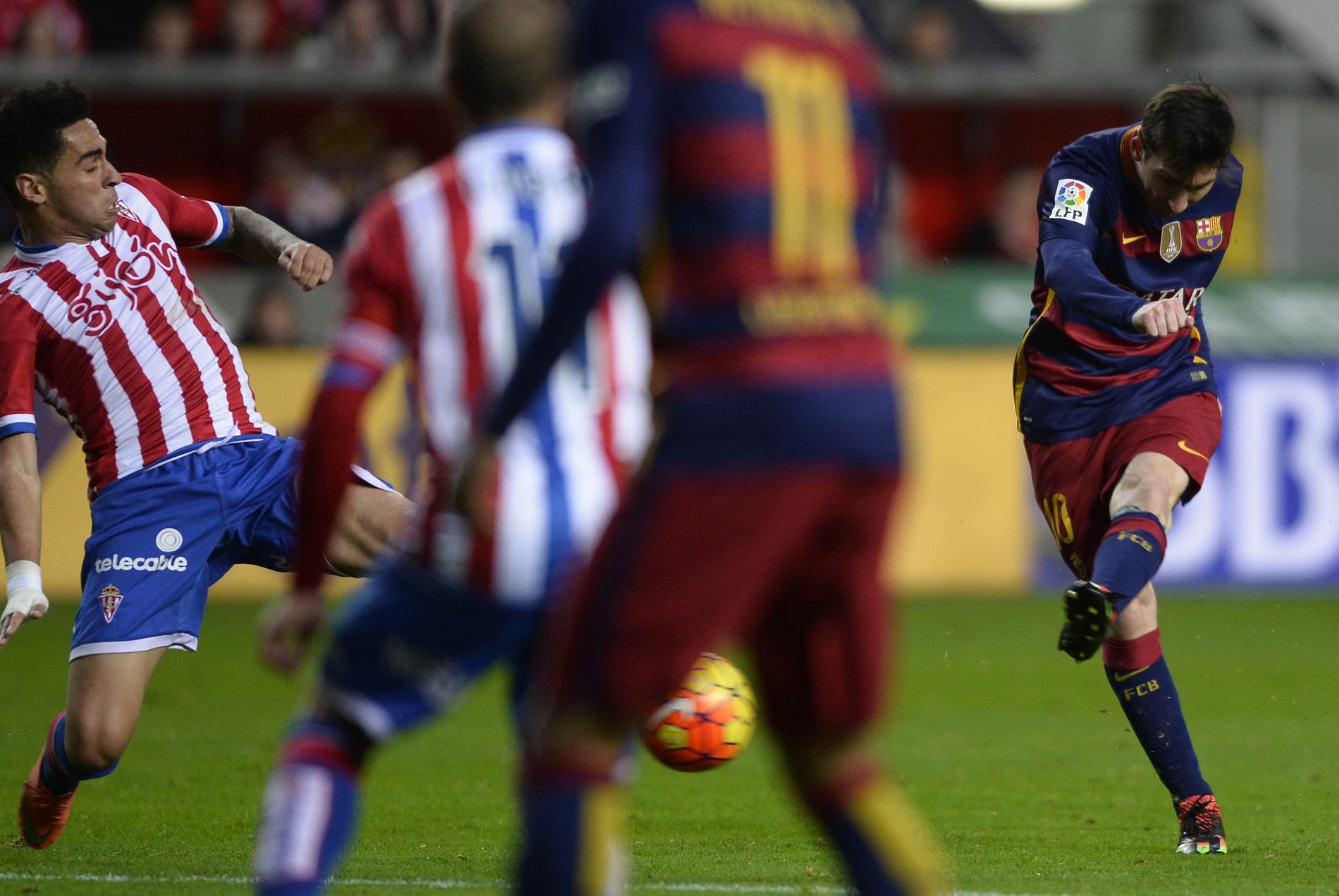 Messi ger Barcelona ledningen med sitt 300:e ligamål.