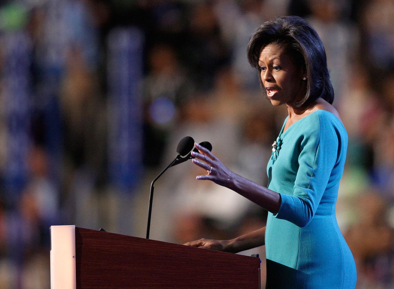 Michelle Obama håller tal på Demokraternas partikonvent 2008.