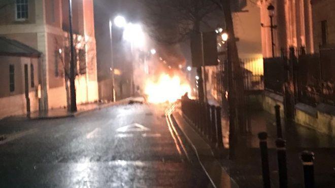 En misstänkt bilbomb har exploderat på Nordirland.