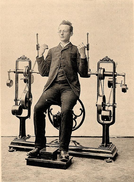 Läkaren och uppfinnaren Gustaf Zander konstruerade kring 1900 ”Gubbkvarnen” – en maskin som skulle leda blod och nerver rätt.