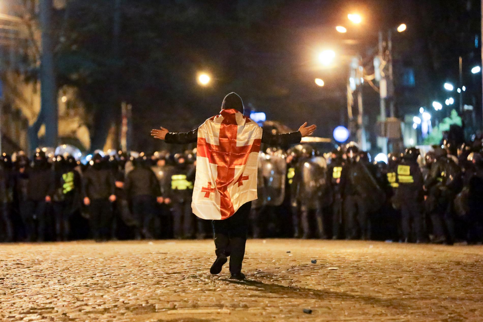 77 personer greps efter tisdagens protester, enligt landets inrikesdepartement.