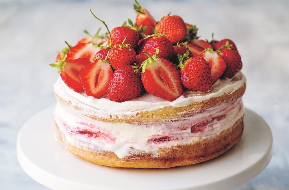 Glasstårta med jordgubbar 