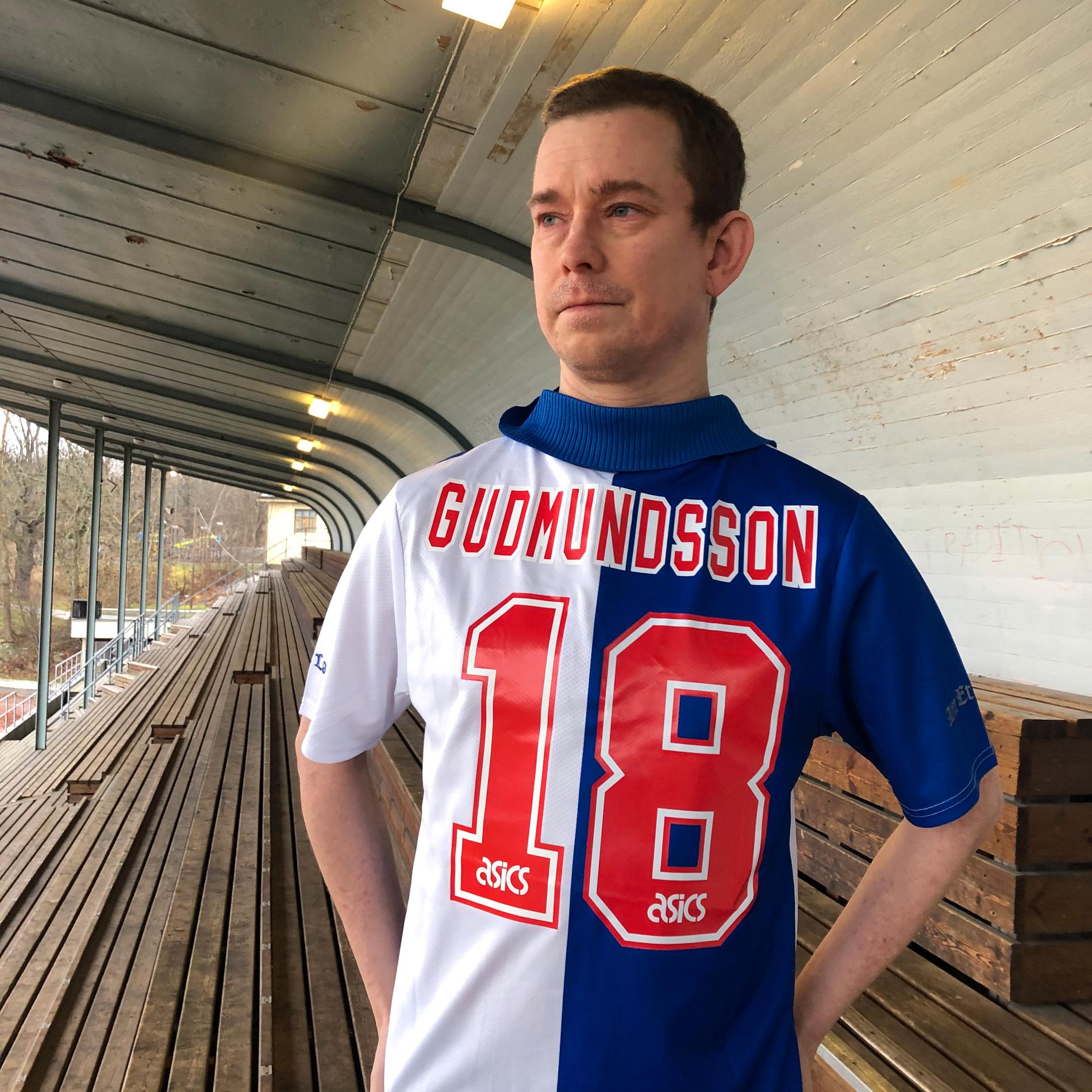 Erik Niva med Gudmundssons tröja.