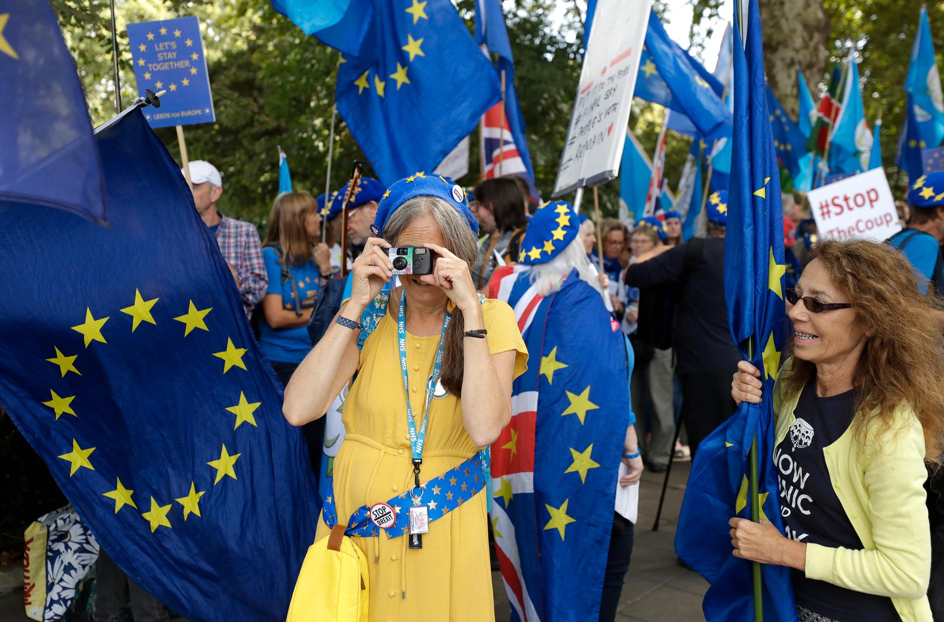 EU-anhängare demonstrerar mot brexit i Storbritannien.