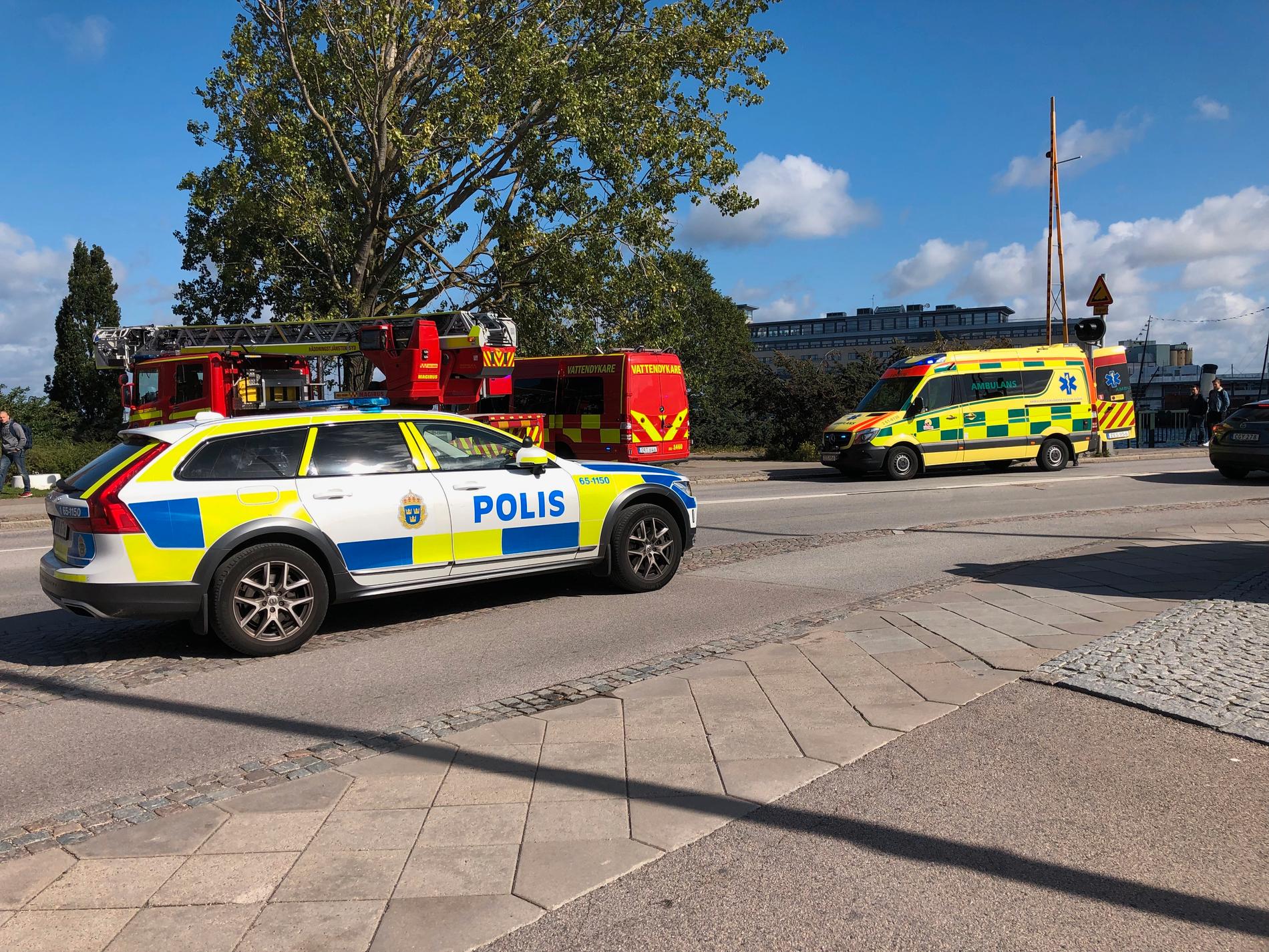 En person fördes till sjukhus efter en drunkningsolycka i centrala Malmö. 