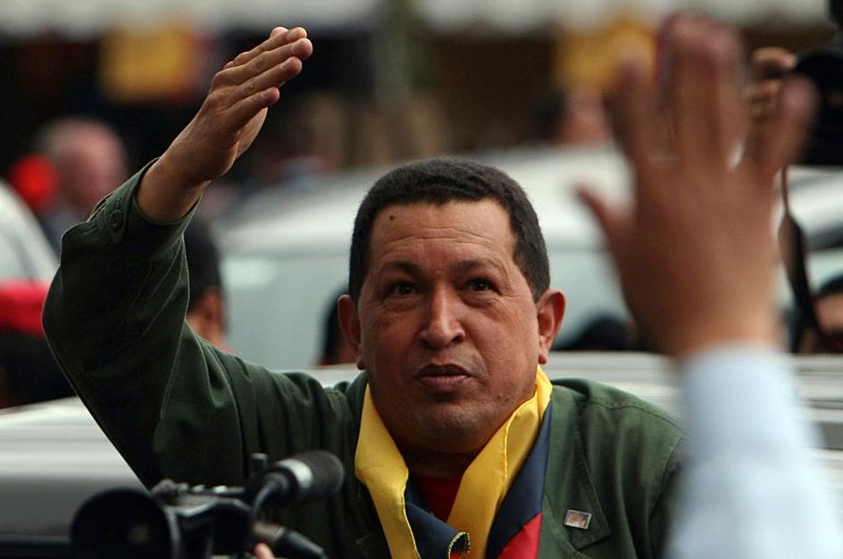 Fördömer Hugo Chavez vill ”stoppa blodbadet” i Libyen.