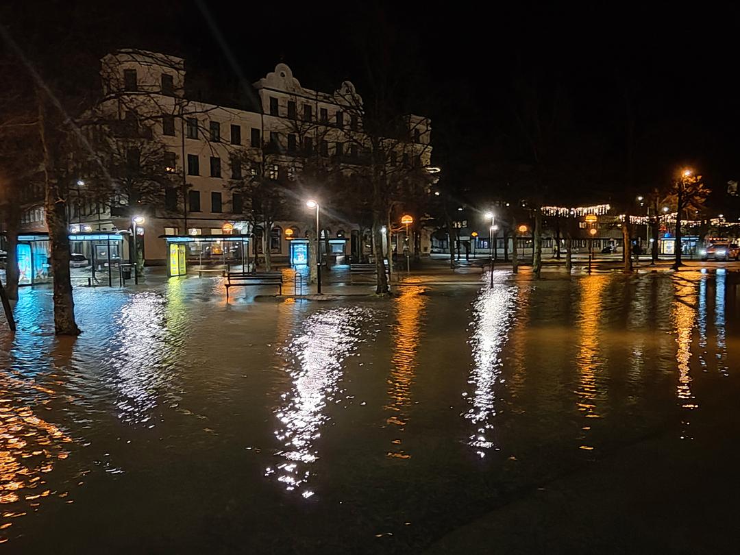 Översvämning efter vattenläcka i Karlskrona. 