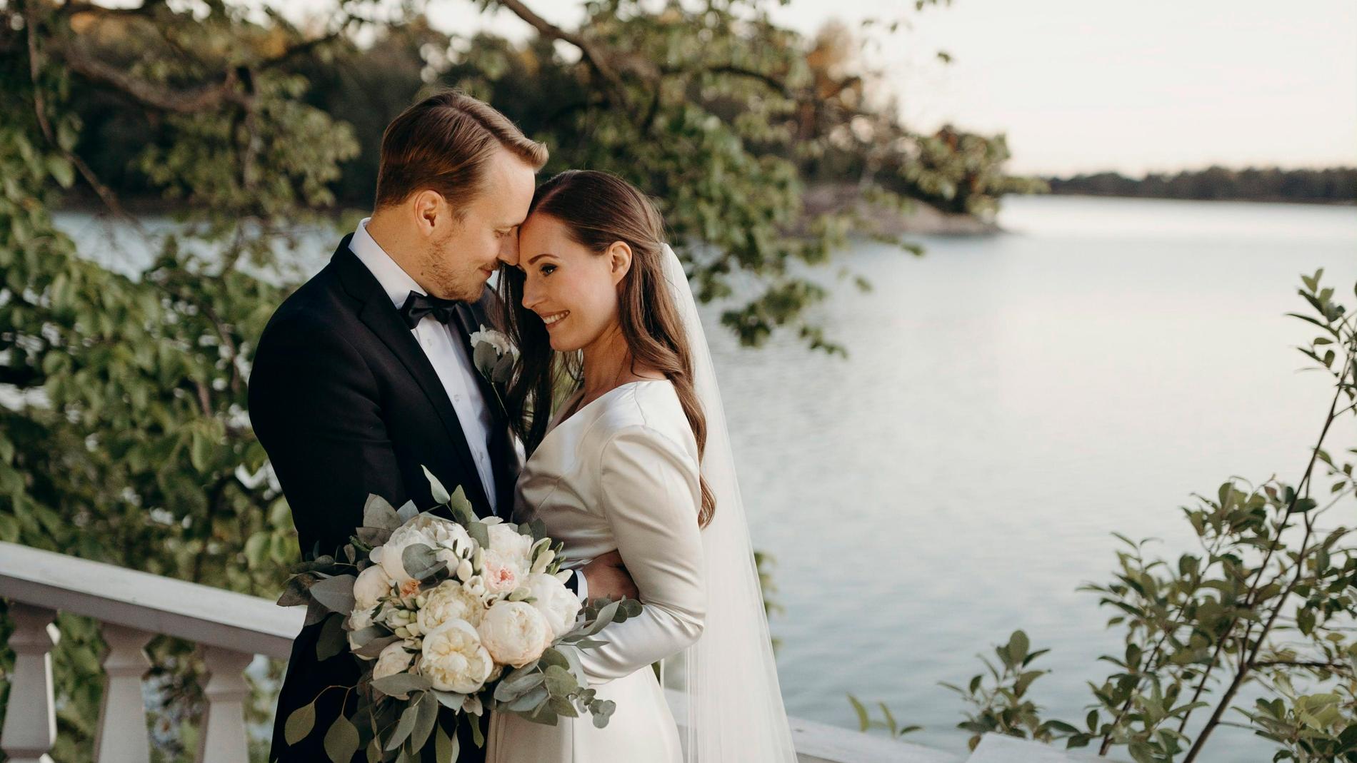 Finlands statsminister Sanna Marin och fotbollsspelaren Markus Räikkönen har knutit äktenskapsband.