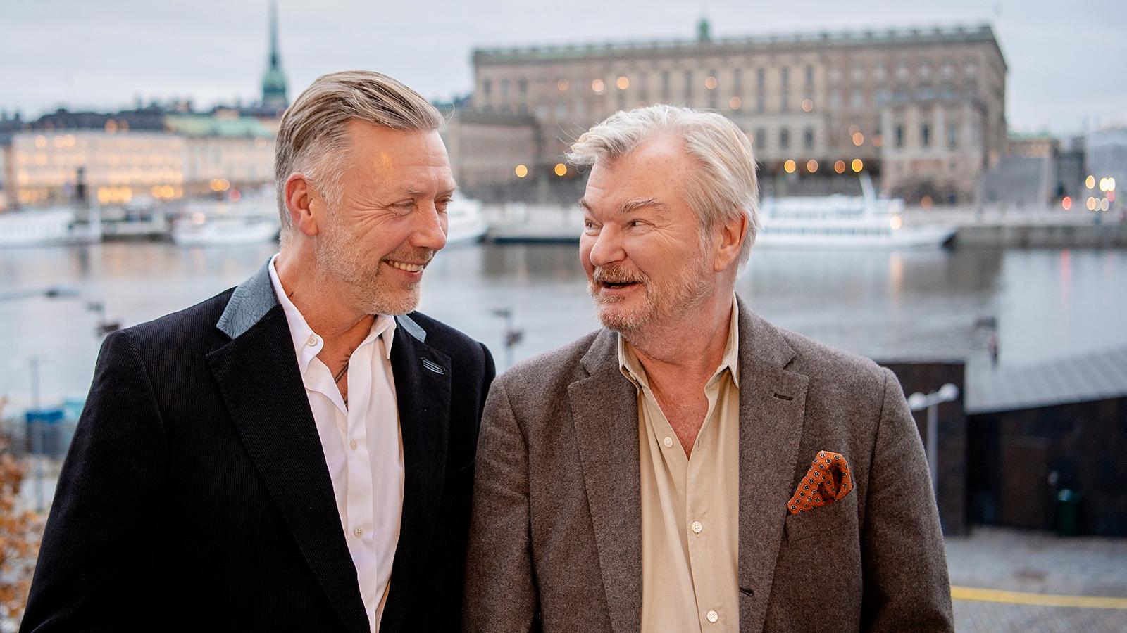 Mikael Persbrandt och regissören Peter Dalle som är aktuella i filmen ”Tills solen går upp”.