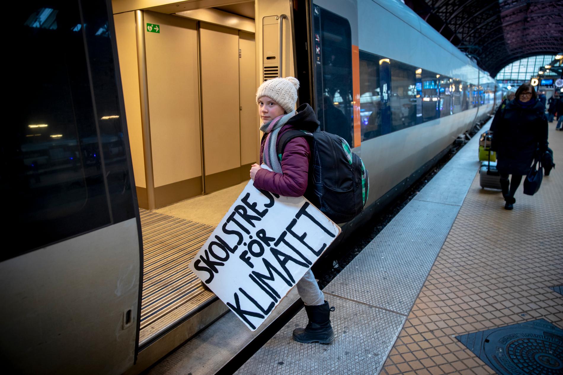 Greta Thunberg, 16, tar tåget ner till Världsekonomiskt forum i Schweiz.