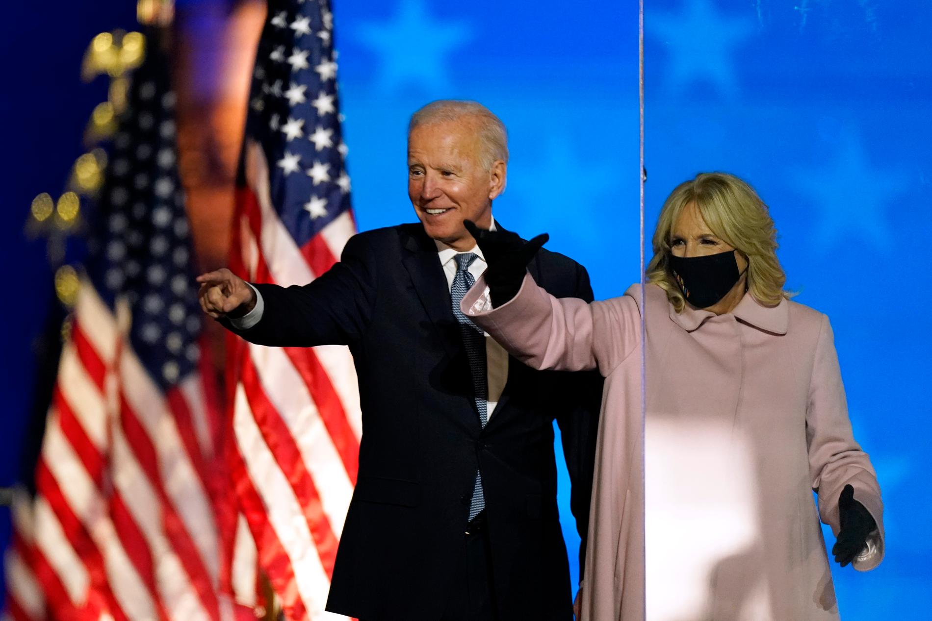 Den demokratiske valvinnaren och blivande presidenten Joe Biden och hans hustru Jill. Fotot togs på valdagen den 3 november i parets hemstat Delaware.