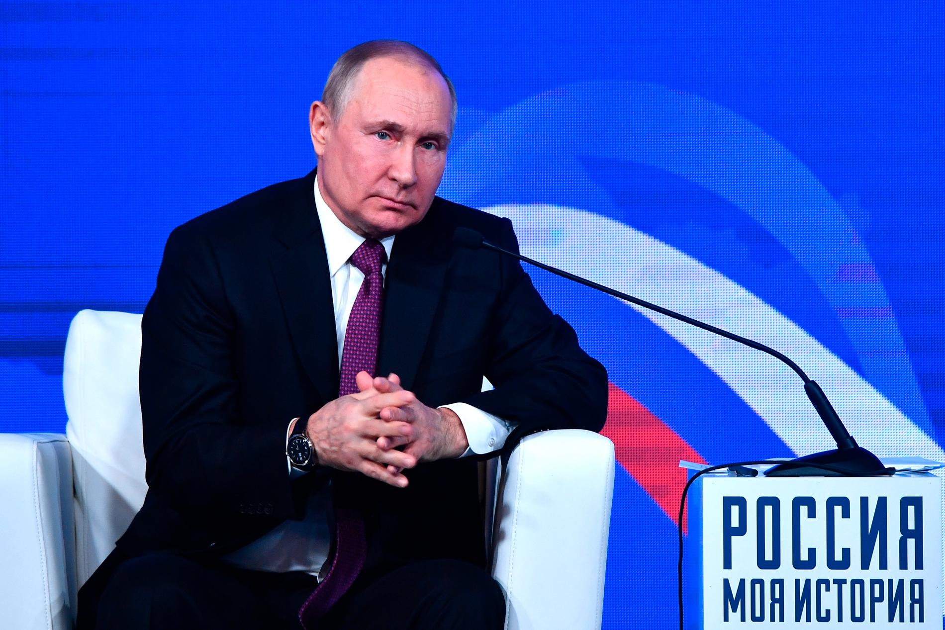  Indonesien som är värd för toppmötet har vägrat dra tillbaka sin inbjudan till Putin.