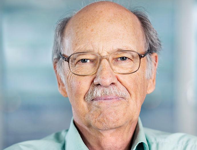Lars Jonung var tidigare professor i nationalekonomi vid Handelshögskolan i Stockholm. Nu är han professor emeritus vid Nationalekonomiska institutionen vid Lunds universitet och en av forskarna bakom en stor studie av pandemihanteringens effekter på samhället. 