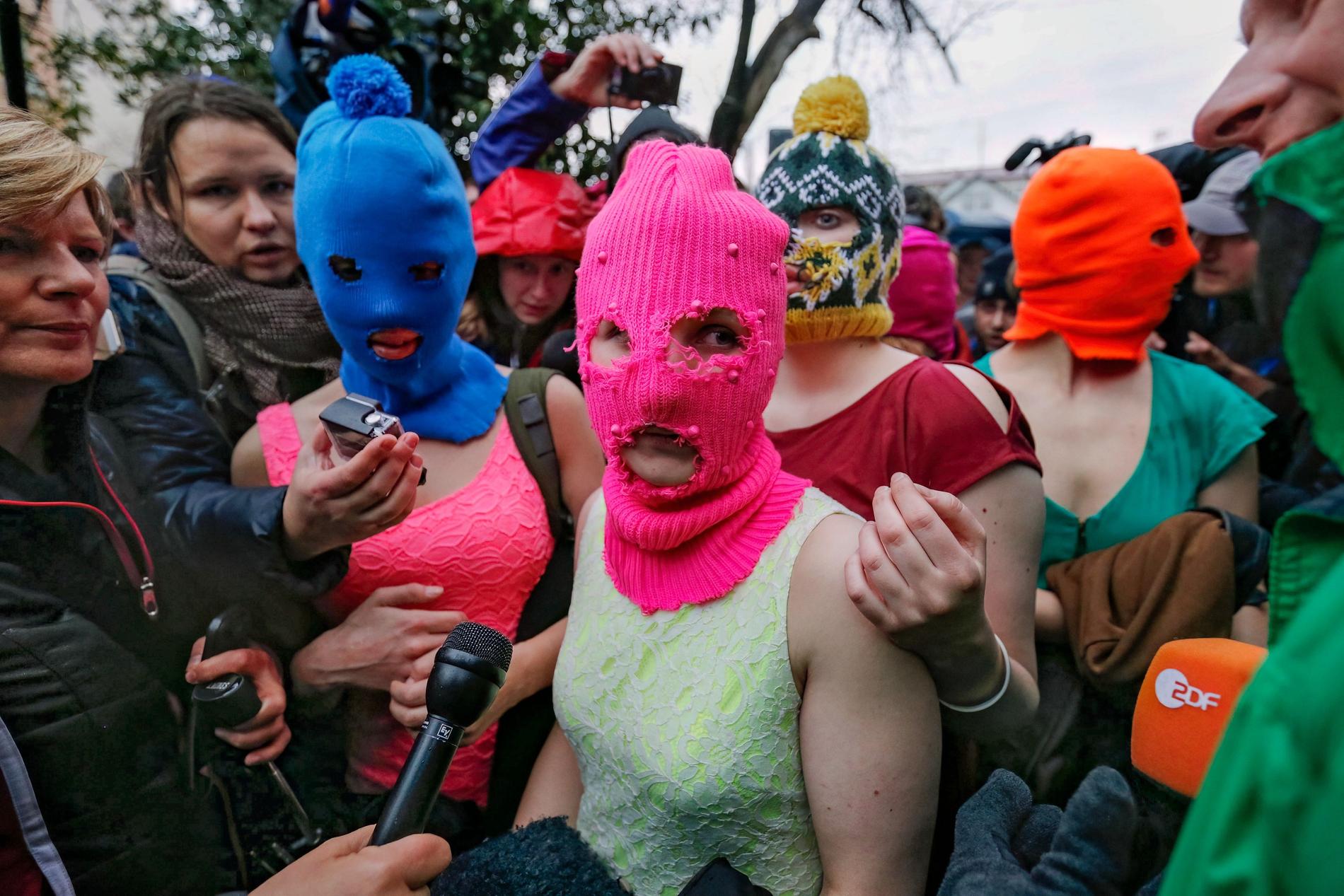 Rysslands demokratiska avveckling skildras med protestens blick när performancekollektivet Pussy Riot visas  i en stor utställning på danska konstmuseet Louisiana i Humlebæk.