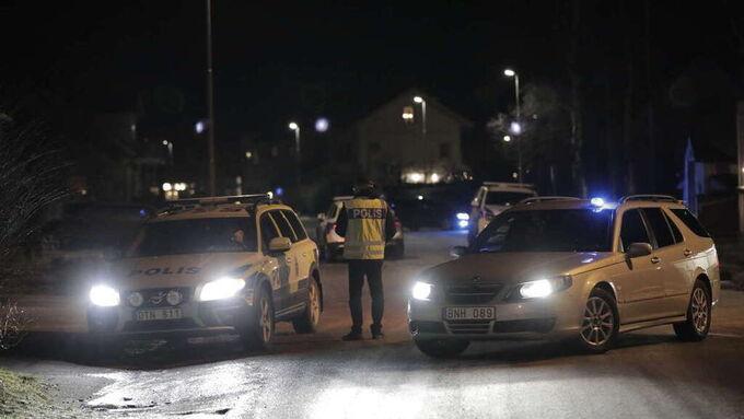 En kvinna är misstänkt för mord, enligt uppgifter till Aftonbladet. 