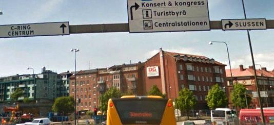 Trafiken i korsningen Hornsgatan-Lundavägen påverkas kraftigt av det påkörda trafikljuset.