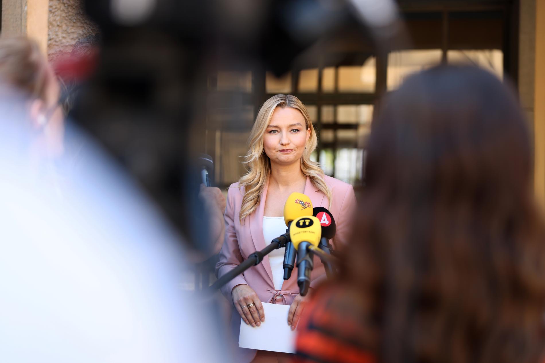 ”I Sverige kan även sanning vara förtal”, säger Ebba Busch under en pressträff.